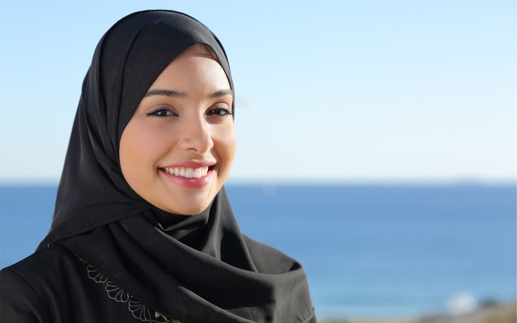 Wajah wanita muslimah yang tenang dan ikhlas