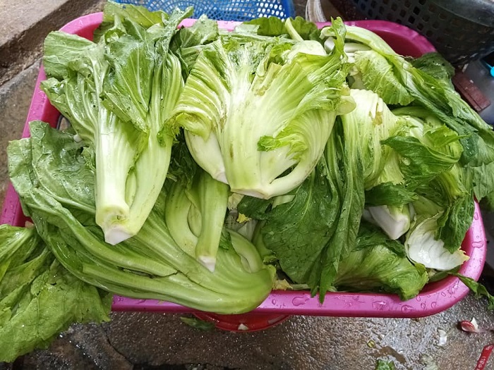 Bahan-bahan untuk masak sawi jeruk