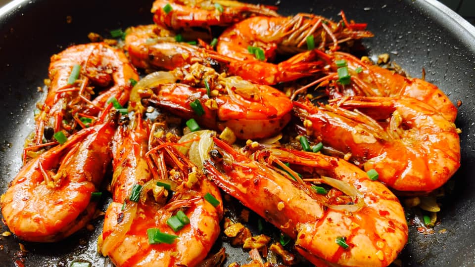 Udang goreng bercampur bawang putih dan cili