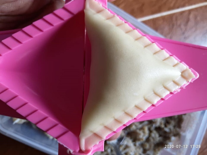 Penyediaan dan ramuan untuk membuat karipap ikan