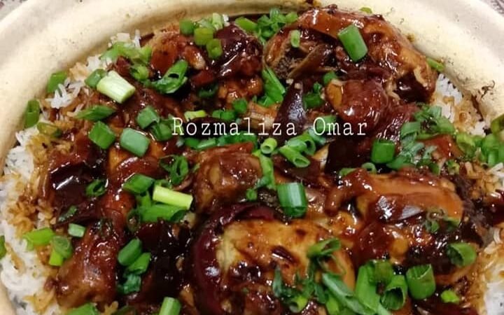 Nasi ayam claypot dengan cili sos