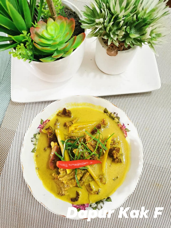 Daging salai masak lemak cili api bersantan