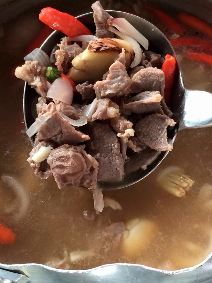 Gambo hidangan singgang daging keperang-perangan di dalam pinggan.