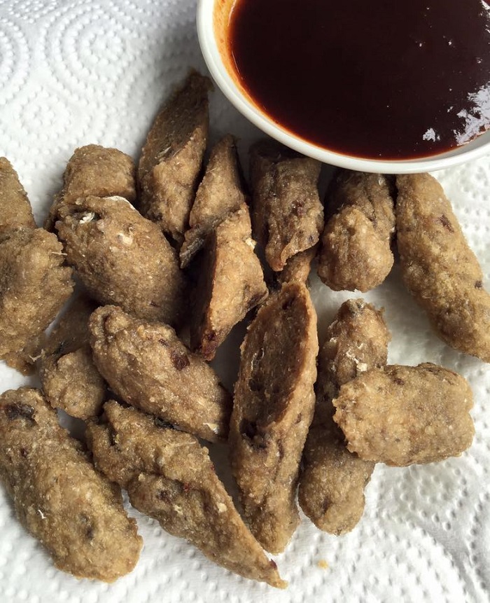 Sepinggan keropok lekor yang telah digoreng