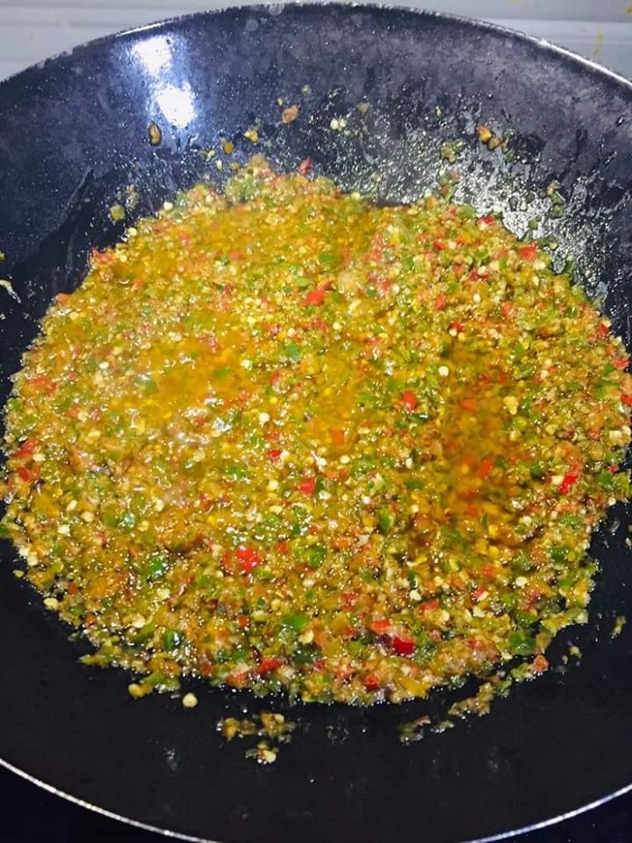 Gambar sambal balado merah dalam bekas
