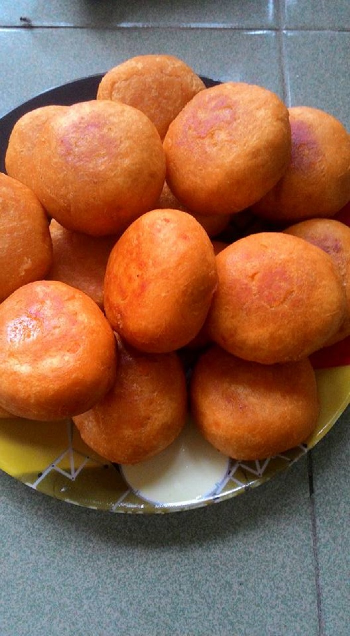 Gambar kuih cucur badak tradisional yang telah siap digoreng kekuningan