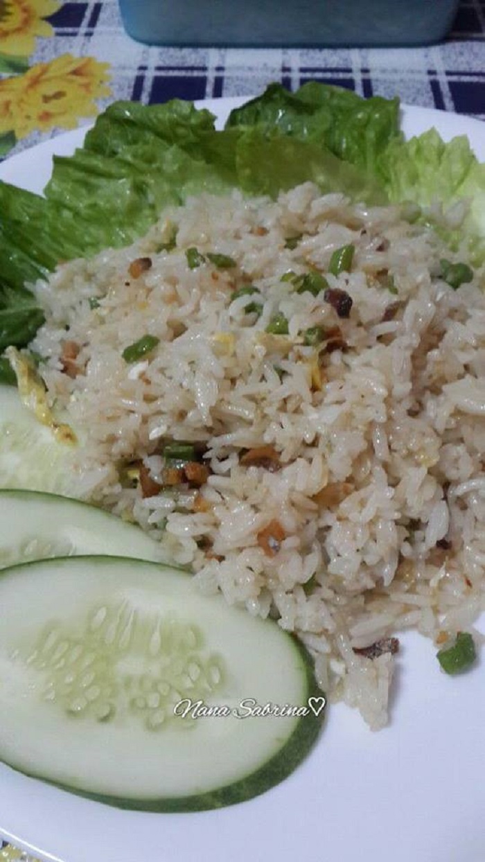 Sepinggan nasi goreng ikan masin yang sedap dengan kacang panjang.