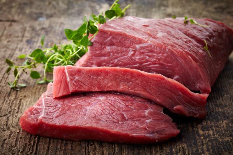 Ilustrasi daging segar dengan garis urat ditunjukkan untuk panduan cara memotong daging dengan betul.