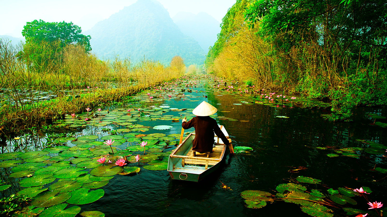 Pemandangan Bandar Ho Chi Minh, Vietnam sebagai destinasi pelancongan menarik.