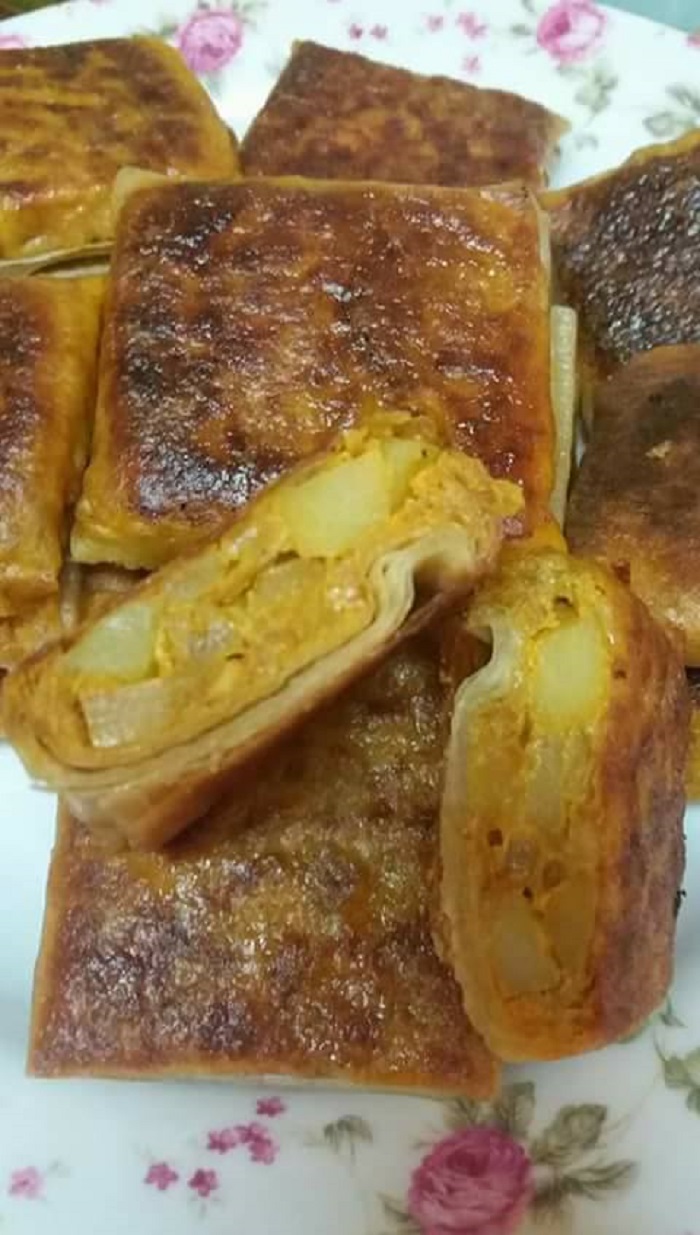 Gambar murtabak mini yang telah siap digoreng menggunakan kulit popia