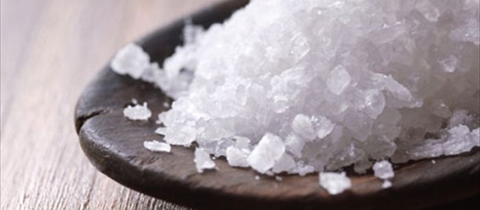 Kelompong batu tawas kristal yang digunakan untuk pelbagai petua kebersihan dan kesihatan tradisional.