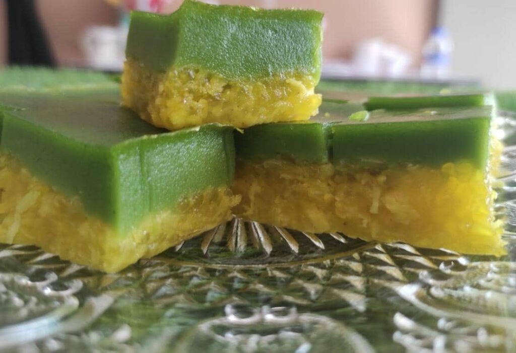 Talam Tokyo berlapis dua warna