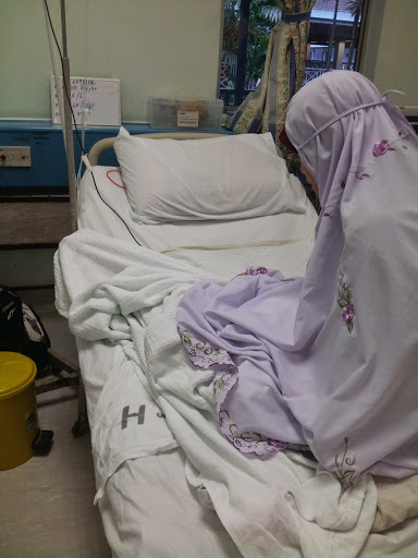 Telekung sembahyang warna putih untuk bersalin