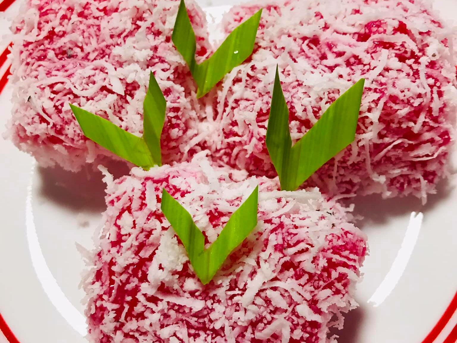 Sagu merah bertabur kelapa