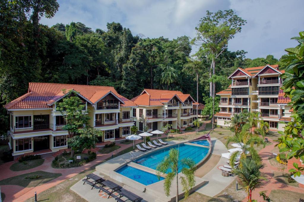 Anjungan Beach Resort di tepi pantai Pulau Pangkor