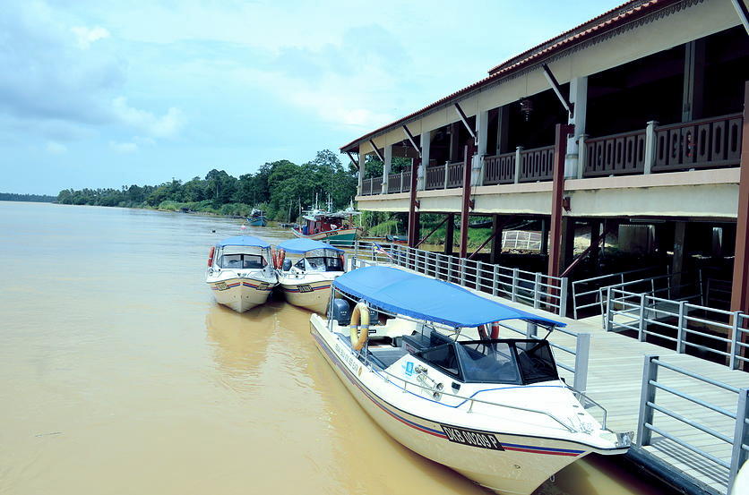 Bot menari di Sungai Kelantan