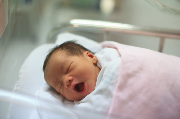 Gambar bayi yang sedang tidur melambangkan proses pengambilan anak angkat di hospital