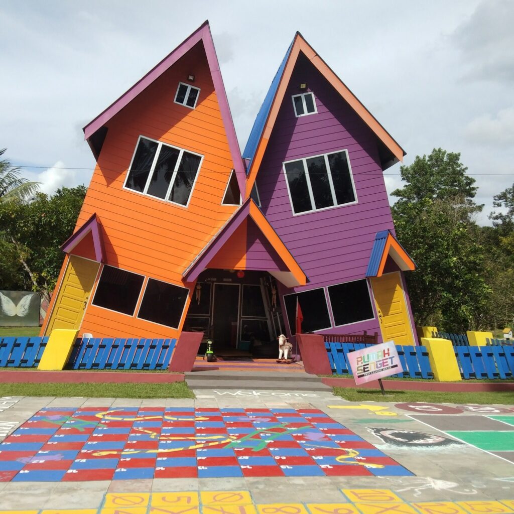 Reka bentuk rumah unik MnM Home Whimsical Houses