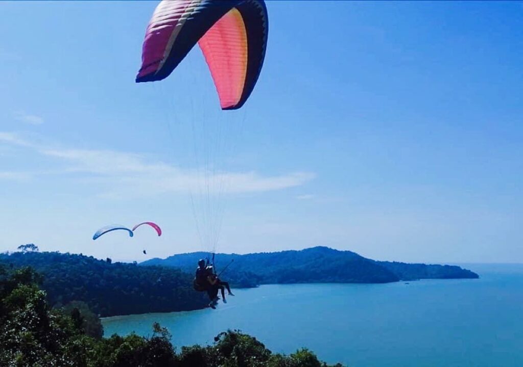 Aktiviti paragliding di Gunung Jerai