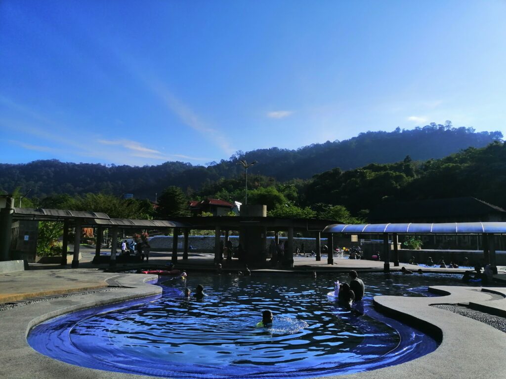 Kolam mandi air panas di Ulu Legong