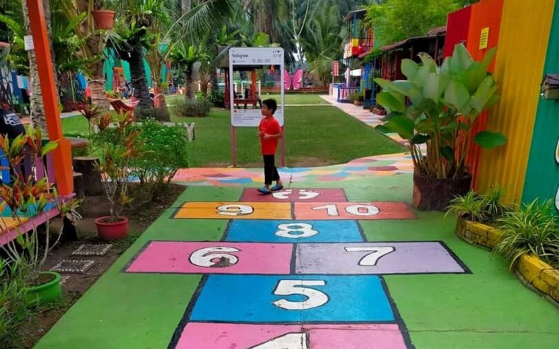 Rumah berwarna-warni di Kampung Pelangi