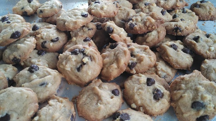 Sekeping biskut coklet chip ala Famous Amos yang rangup dan sedap