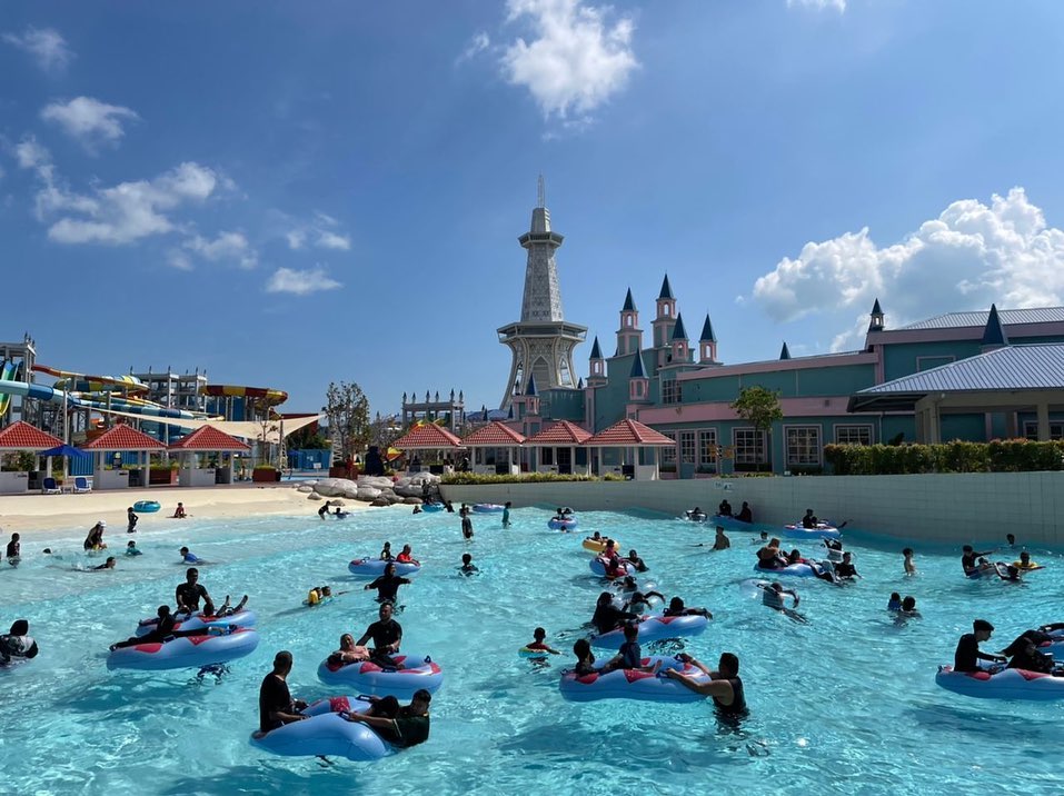 Kolam renang taman tema Splash Out Langkawi
