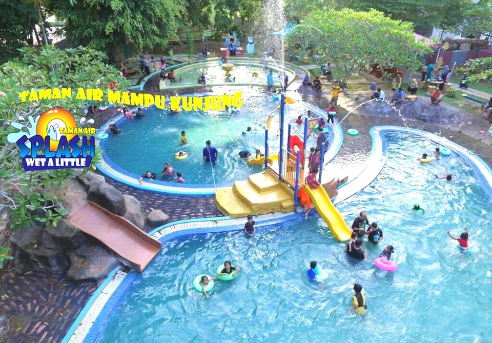 Kolam renang di Taman Air Splash