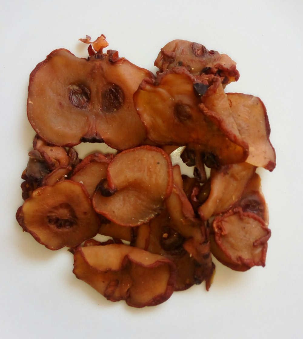 Buah asam gelugur atau asam keping yang dipotong dan dikeringkan untuk kegunaan masakan serta perubatan tradisional.