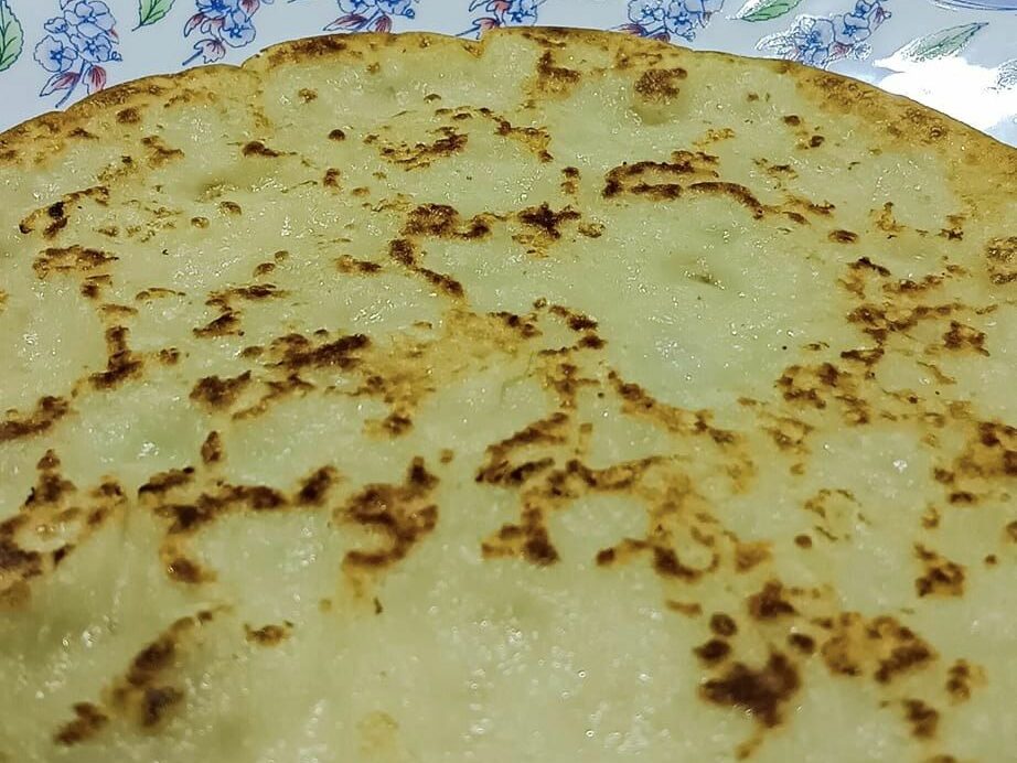 Lempeng kelapa lembut di atas daun