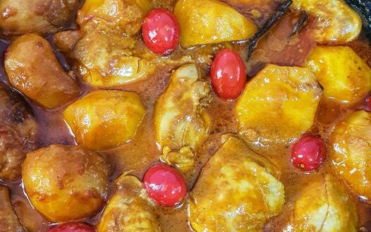 Kari ayam Bangladesh berempah pekat