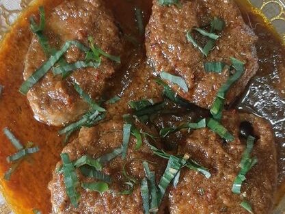 Rendang ikan tongkol yang pekat dan bersantan