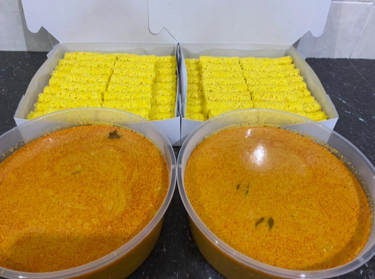 Roti jala dengan kuah kari