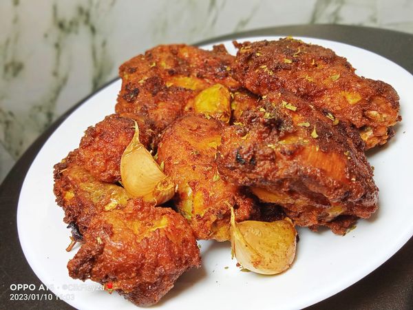 Ayam goreng bawang putih yang garing