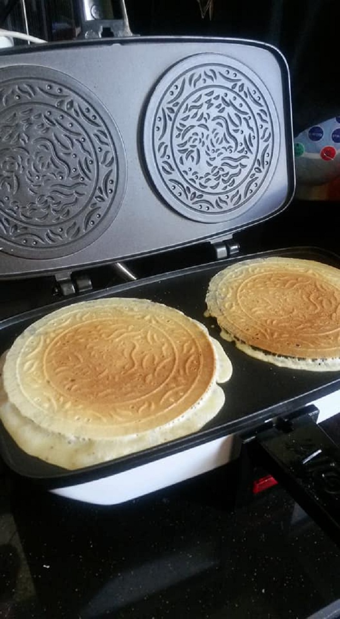 kuih kapit