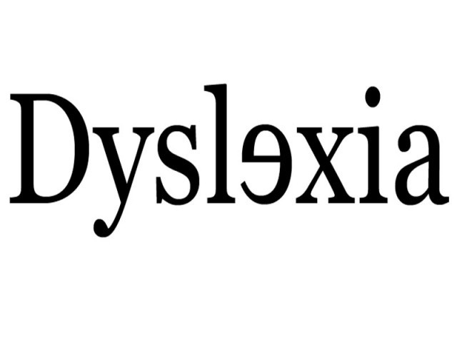 Kanak-kanak sedang menulis di buku latihan, mewakili topik mengenai masalah pembelajaran dyslexia.