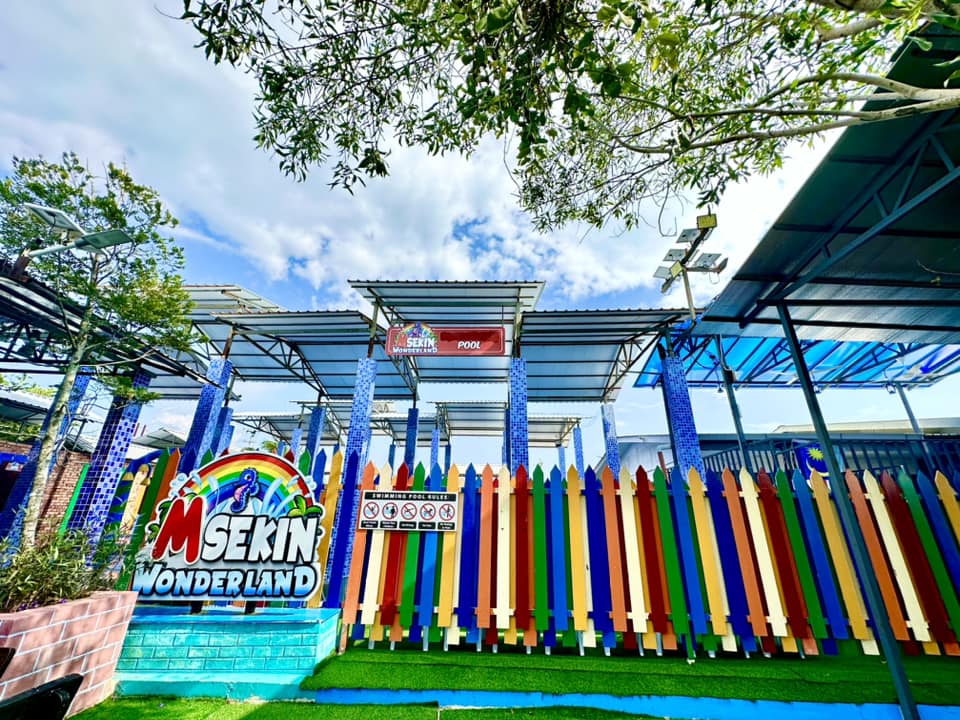 Pemandangan taman rekreasi Msekin Wonderland di Sekinchan