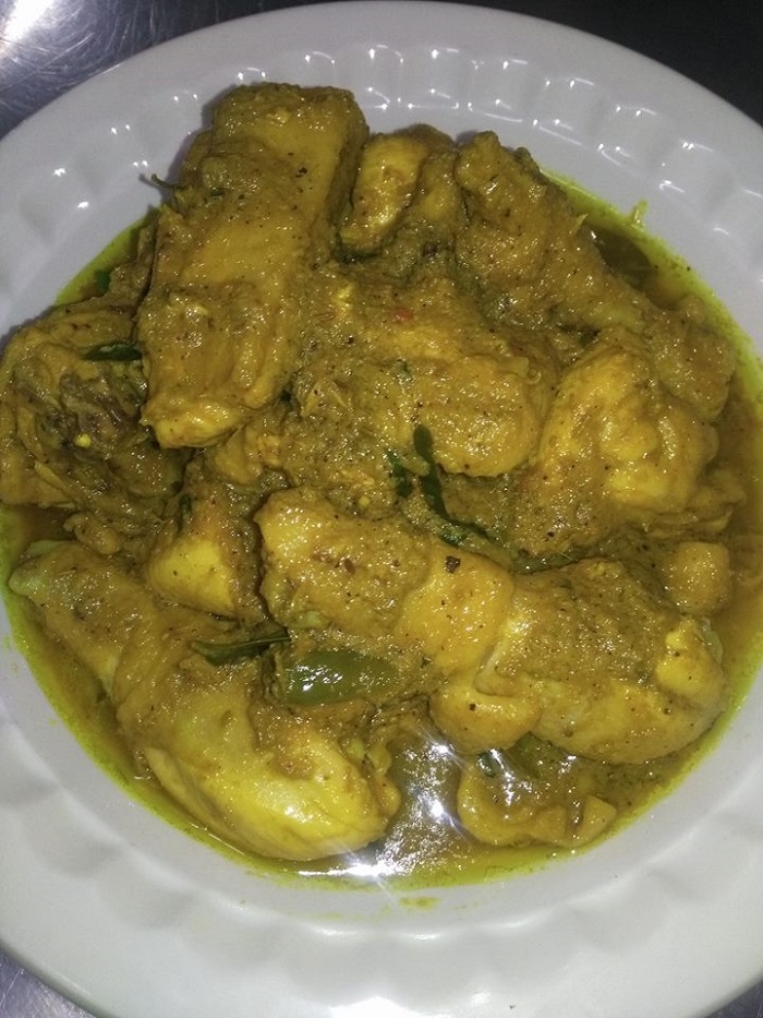 Hidangan rendang ayam cili padi yang pedas dan sedap
