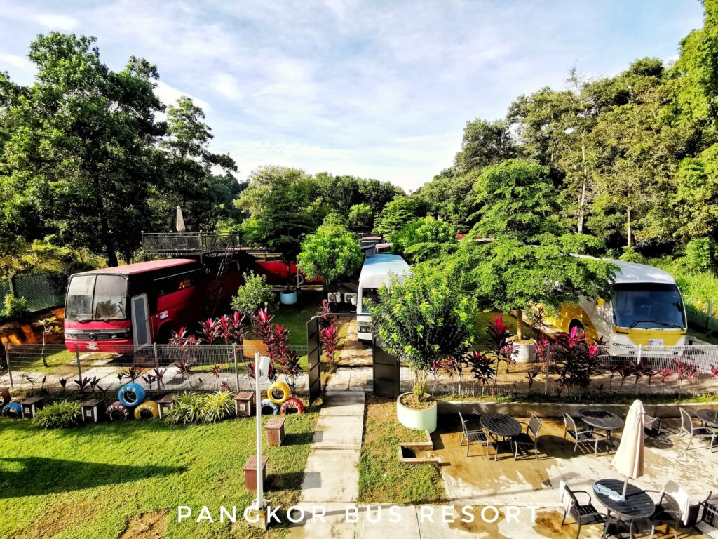 Penginapan unik berkonsep bas di Pangkor Bus Resort