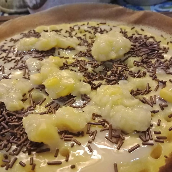 Kuih gabin goreng keemasan yang rangup untuk hidangan petang.