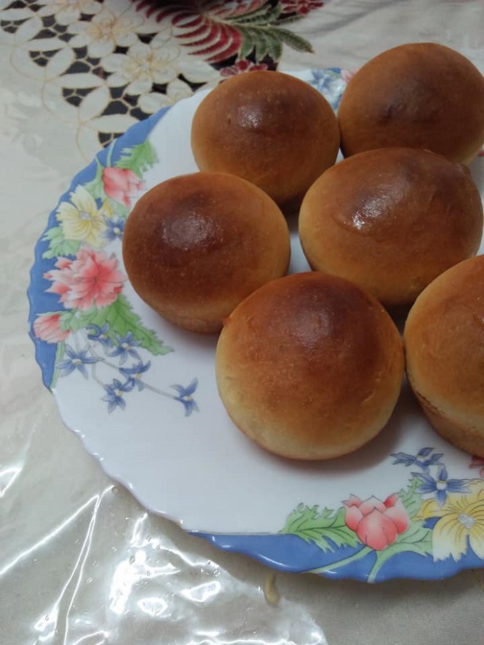 Roti bun berisi kacang merah