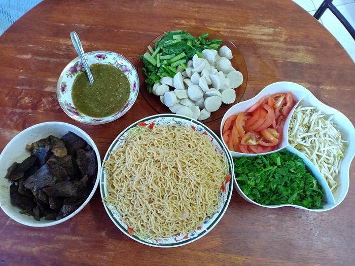 mee kolok