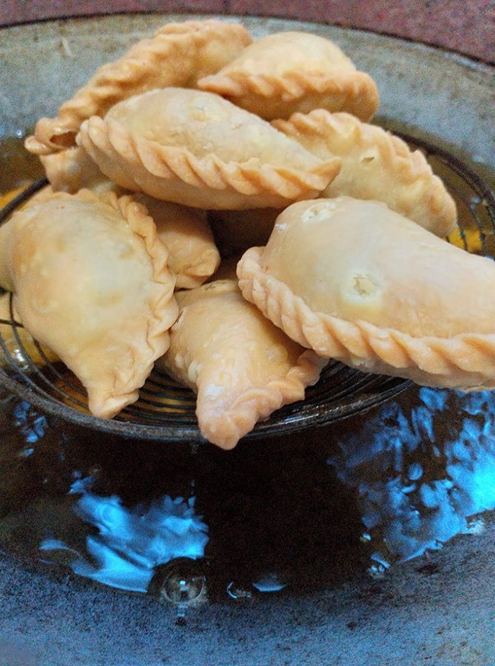Gambar karipap kentang rangup hasil resepi sukatan cawan