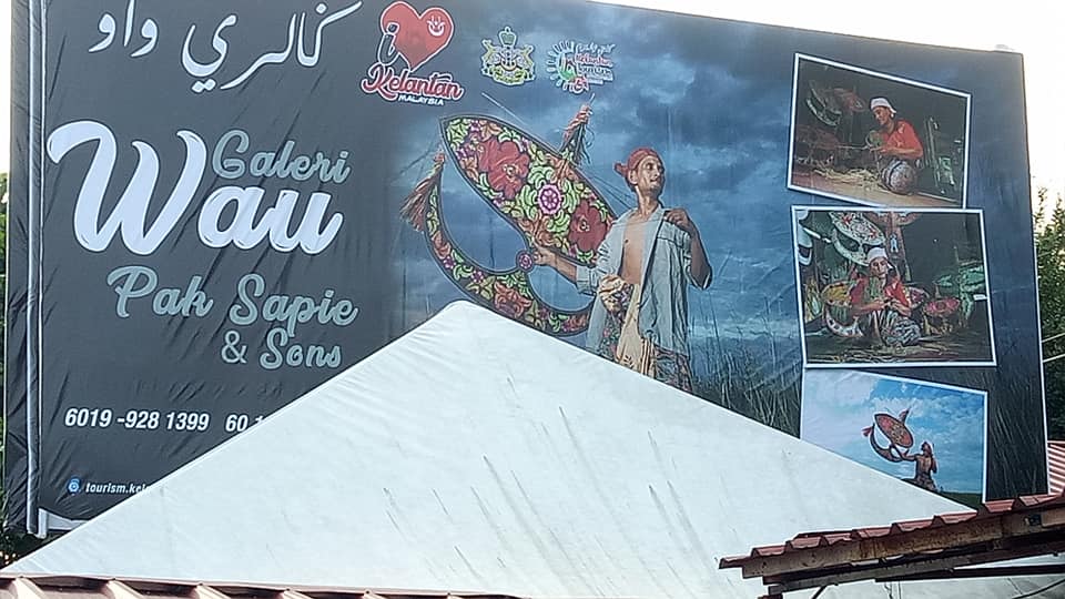 Pelbagai reka bentuk wau di galeri Pak Sapie