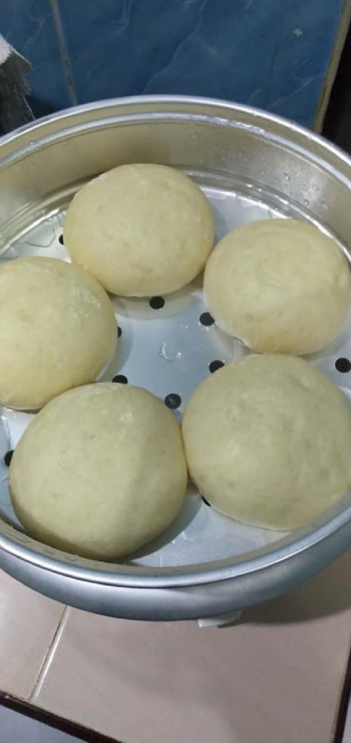 Pau ayam yang dikukus