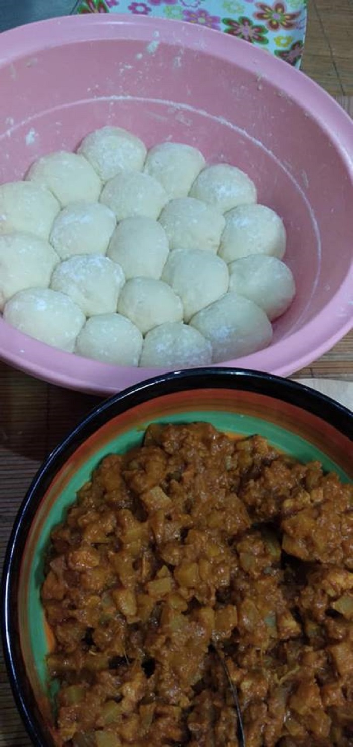 Pau ayam yang telah siap dikukus