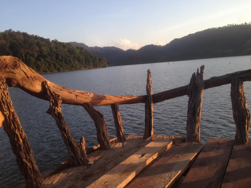 Pemandangan tasik dan bentangan air Tasik Pedu