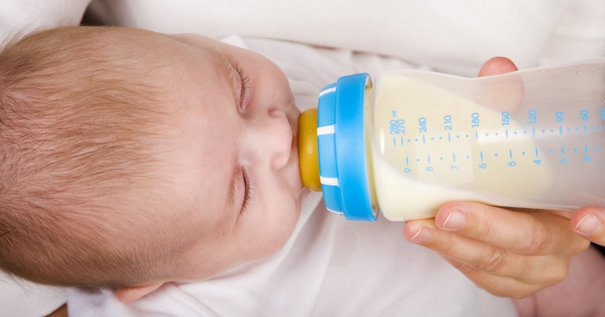 Galah bayi menunjukkan amaran bahaya mencampurkan bijirin dalam susu bayi.
