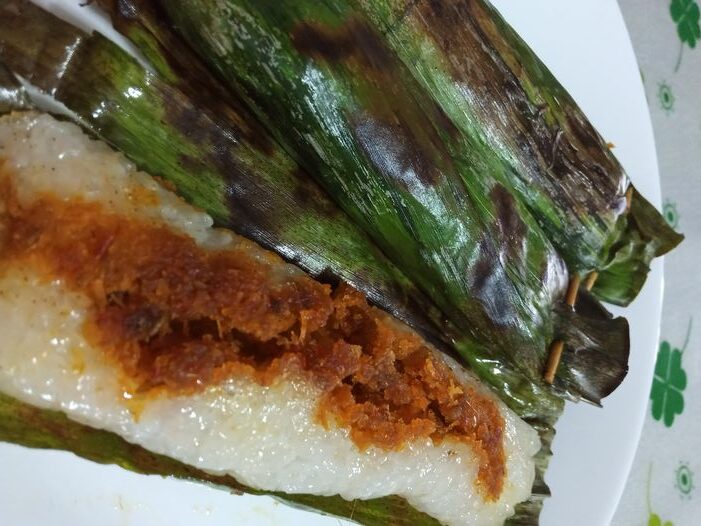 Pulut panggang dibakar berisi sambal