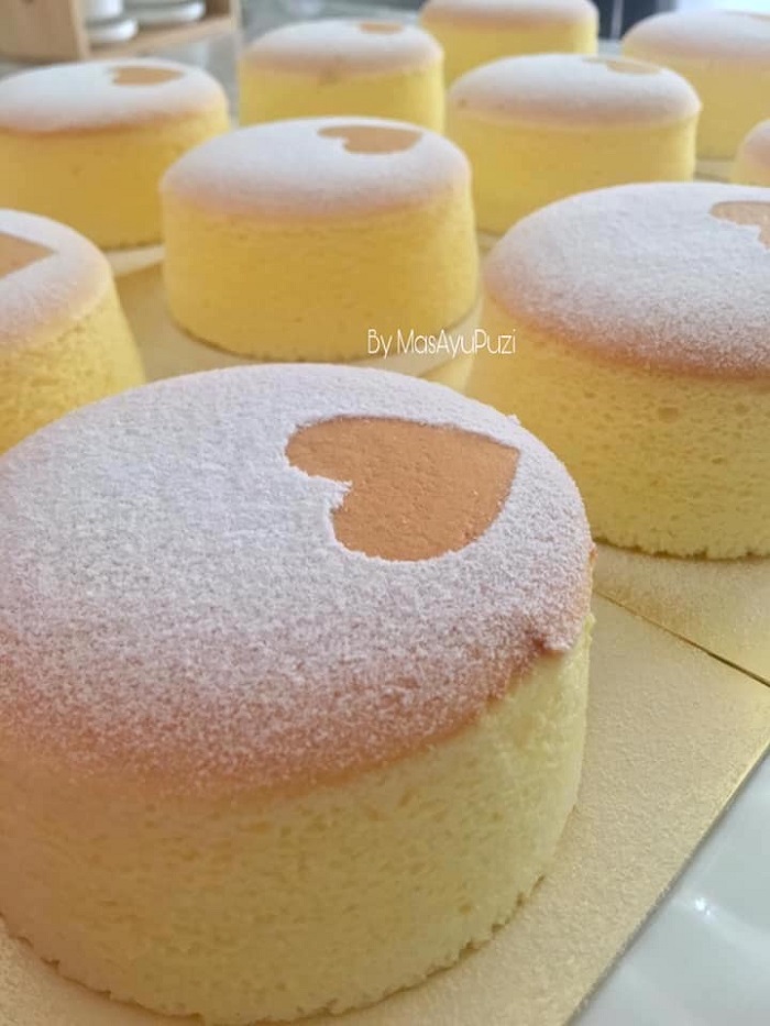 Potongan kek Japanese Cotton Cheese Cake yang gebu dan lembut